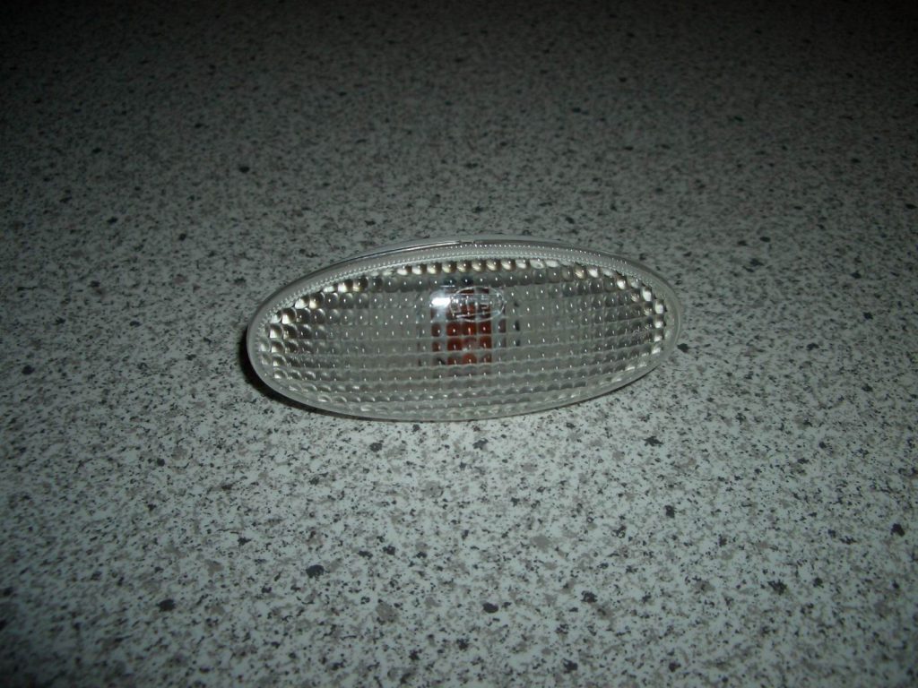 Nissan sidoblinkers vit